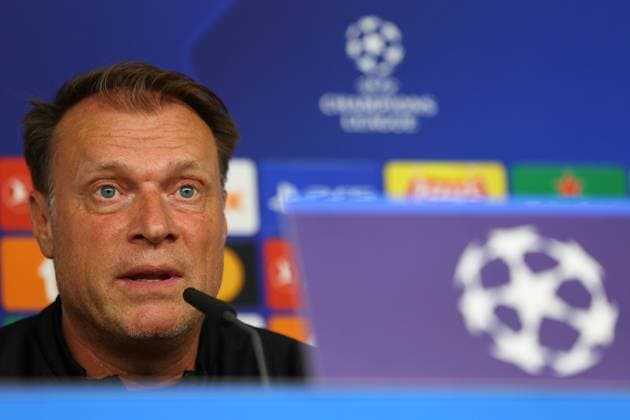 Fußball Herren Saison 2023 2024 UEFA Champions League 1. Spieltag I Pressekonferenz I Schachtar Donezk I 18.09.2023 Patrick van Leeuwen (Trainer, Schachtar Donezk) spricht. Hamburg Volksparkstadion Hamburg Deutschland Copyright: xLobecax xHenningxRohlfsx