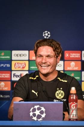 Champions League Football - Borussia Dortmund training session - Paris Borussia Dortmund s Chef-Trainer Edin Tarzic delivers a press conference, PK, Pressekonferenz prior to a training session of Borussia Dortmund on the eve of the Champions League football match between Paris Saint-Germain and Borussia Dortmund at the Parc des Princes stadium in Paris on September 18, 2023. Photo by Firas Abdullah ABACAPRESS.COM Paris Ã?le-de-France France  Copyright: xAbdullahxFiras ABACAx 868183_006 AbdullahxFiras ABACAx 868183_006