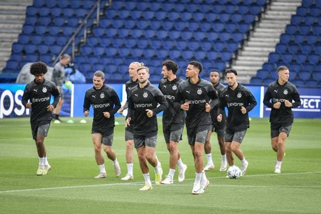Champions League Football - Borussia Dortmund training session - Paris Borussia Dortmund s players participate in a training session on the eve of the Champions League football match between Paris Saint-Germain and Borussia Dortmund at the Parc des Princes stadium in Paris on September 18, 2023. Photo by Firas Abdullah ABACAPRESS.COM Paris Ã?le-de-France France  Copyright: xAbdullahxFiras ABACAx 868183_022 AbdullahxFiras ABACAx 868183_022