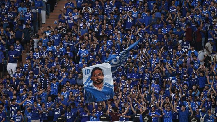 Sport Themen der Woche KW38 Sport Bilder des Tages AFC Champions League 2023-24 MD1 Al-Hilal SFC (KSA) fans hold banner with Neymar JR face prior their Match Day 1 of the AFC Champions League 2023-24 against PFC Navbahor (UZB) at the King Fahd International Stadium on September 18, 2023 in Riyadh, Saudi Arabia. Riyadh King Fahd International Stadium Kingdom of Saudi Arabia  Copyright: xStrignerx 2023.09.19_PSI03215_SRA_0000545