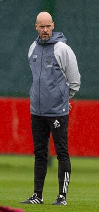 Football - UEFA Champions League - Group A - FC Bayern Munich v Manchester United, ManU FC - MD-1 MANCHESTER, ENGLAND - Tuesday, September 19, 2023: Manchester United s manager Erik ten Hag speraks with Victor Lindelöf during a training session at Carrington ahead of the UEFA Champions League Group A match between FC Bayern Munich FC and Manchester United FC. MANCHESTER Carrington GREATER MANCHESTER ENGLAND  Copyright: xDavidxRawcliffex P2023-09-19-Bayern_Man_Utd_MD-1-15