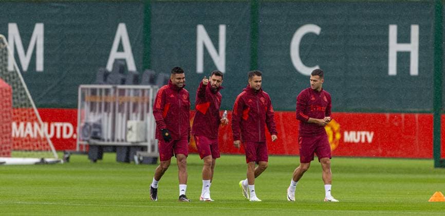 Football - UEFA Champions League - Group A - FC Bayern Munich v Manchester United, ManU FC - MD-1 MANCHESTER, ENGLAND - Tuesday, September 19, 2023: Manchester United s Carlos Henrique Casimiro (L), captain Bruno Fernandes (2nd from L) and Diogo Dalot (R) during a training session at Carrington ahead of the UEFA Champions League Group A match between FC Bayern Munich FC and Manchester United FC. MANCHESTER Carrington GREATER MANCHESTER ENGLAND  Copyright: xDavidxRawcliffex P2023-09-19-Bayern_Man_Utd_MD-1-49