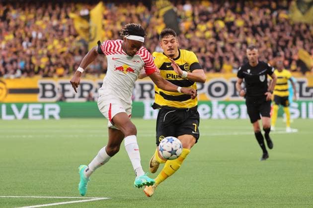 Bern - RB Leipzig Champions League Bern, 19.09.2023, Wankdorf Stadion, Fussball , UEFA Champions League, Gruppe G , 1. Spieltag, Young Boys Bern vs. RB Leipzig , Im Bild v.l.: Mohamed Simakan (2, RB Leipzig) und Filip Ugrinic ( 7, Bern) . , Foto nur zur redaktionellen Nutzung bestimmt! . , UEFA regulations prohibit any use of photographs as image sequences and or quasi-video ,