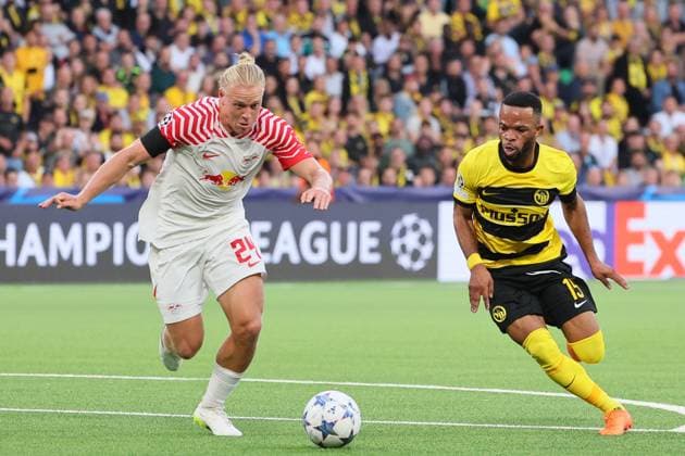 Bern - RB Leipzig Champions League Bern, 19.09.2023, Wankdorf Stadion, Fussball , UEFA Champions League, Gruppe G , 1. Spieltag, Young Boys Bern vs. RB Leipzig , Im Bild v.l.: Xaver Schlager (24, RB Leipzig) und Meschack Elia ( 15, Bern) . , Foto nur zur redaktionellen Nutzung bestimmt! . , UEFA regulations prohibit any use of photographs as image sequences and or quasi-video ,