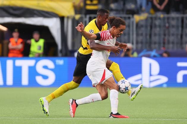 Bern - RB Leipzig Champions League Bern, 19.09.2023, Wankdorf Stadion, Fussball , UEFA Champions League, Gruppe G , 1. Spieltag, Young Boys Bern vs. RB Leipzig , Im Bild v.l.: Mohamed Ali Camara ( 13, Bern) und Yussuf Poulsen (9, RB Leipzig) . , Foto nur zur redaktionellen Nutzung bestimmt! . , UEFA regulations prohibit any use of photographs as image sequences and or quasi-video ,