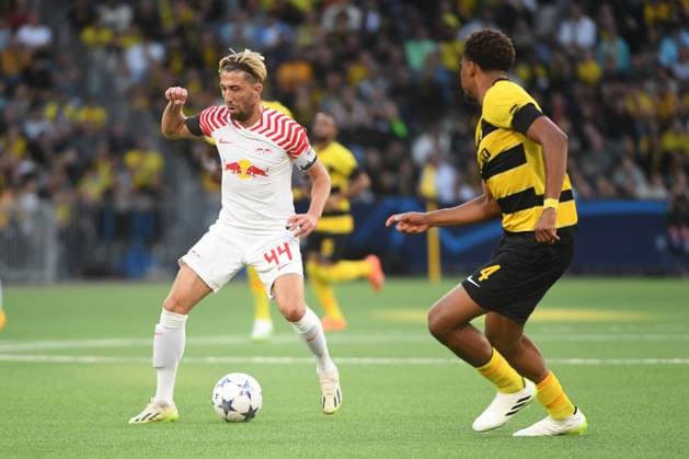 19.09.2023, Bern, Wankdorf, UEFA Champions League: Young Boys - Leipzig, 44 Kevin Kampl (Leipzig) gegen 4 Aurele Amenda (Young Boys). Bern Wankdorf Bern Switzerland Copyright: xJustPictures.ch ManuelxWinterbergerx jp-de-MaWi-19.09.23_MWI_7223