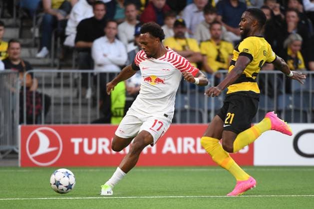 19.09.2023, Bern, Wankdorf, UEFA Champions League: Young Boys - Leipzig, 17 Lois Openda (Leipzig) gegen 21 Ulisses Garcia (Young Boys). Bern Wankdorf Bern Switzerland Copyright: xJustPictures.ch ManuelxWinterbergerx jp-de-MaWi-19.09.23_MWI_7229
