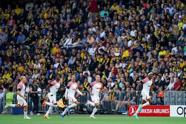 Bern, Switzerland, 19th September 2023: Mohamed Simakan (2 Leipzig) celebrates with teammates after scoring his team s first goal during the UEFA Champions League Final football match between Young Boys and RB Leipzig at Wankdorf Stadium in Bern, Switzerland. (Daniela Porcelli SPP) Copyright: xDanielaxPorcellix xSPPx spp-en-DaPoSp-20230919-DP101836