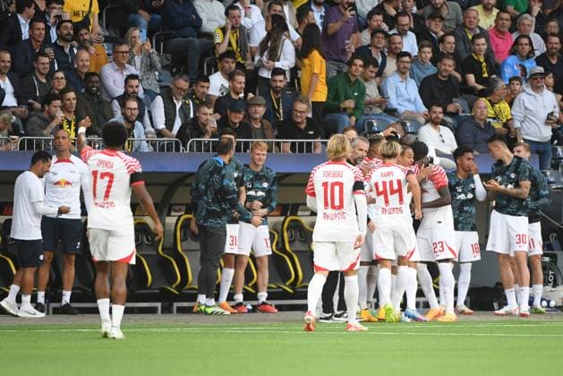 19.09.2023, Bern, Wankdorf, UEFA Champions League: Young Boys - Leipzig, die Spieler von Leipzig freuen sich über das Tor zum 0:1 durch 2 Mohamed Simakan (Leipzig). Bern Wankdorf Bern Switzerland Copyright: xJustPictures.ch ManuelxWinterbergerx jp-de-MaWi-19.09.23_MWI_7191