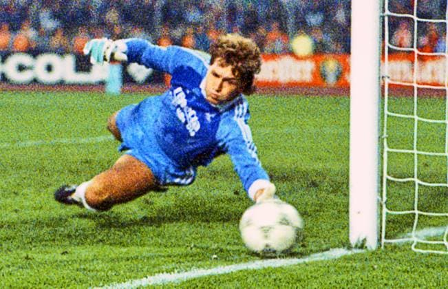 Archivbilder der Woche SPORT KW38 RECORD DATE NOT STATED Aus 1. BL. Saison 1987 88 Hannover 96 - 1. FC Nürnberg 1:2 am 31.10.1987. Im Foto: FC TW Andreas Köpke *** From 1 BL season 1987 88 Hannover 96 1 FC Nürnberg 1 2 on 31 10 1987 In photo FC TW Andreas Köpke