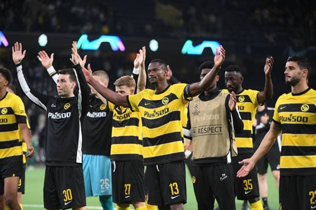 19.09.2023, Bern, Wankdorf, UEFA Champions League: Young Boys - Leipzig, die Spieler vom BSC Young Boys verabschieden sich von den Fans. Bern Wankdorf Bern Switzerland Copyright: xJustPictures.ch ManuelxWinterbergerx jp-de-MaWi-19.09.23_MWI_7337