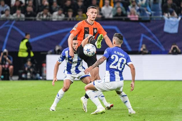 Joao Mario (FC Porto, 23), Danylo Sikan (Schachtar Donezk, 14), Andre Franco (FC Porto, 20) GER, Schachtar Donezk vs. FC Porto, Fussball, Champions League, Gruppe H, Spieltag 1, Saison 2023 2024, 19.09.2023 GER, Schachtar Donezk vs. FC Porto, Fussball, Champions League, Gruppe H, Spieltag 1, Saison 2023 2024, 19.09.2023 Hamburg Copyright: xEibner-Pressefoto MarcelxvonxFehrnx EP_MFN