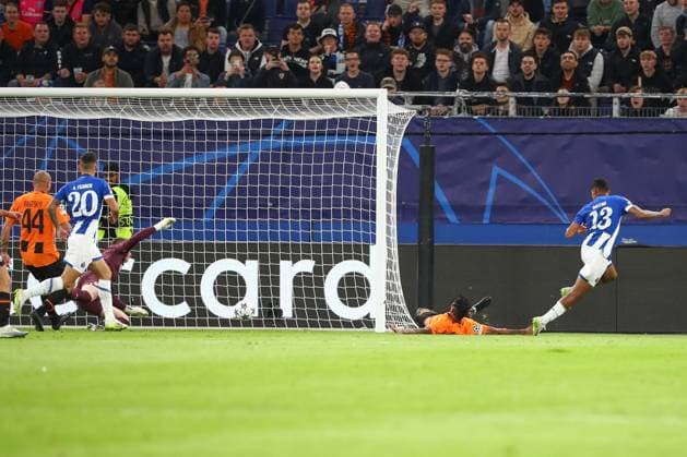 Hamburg, Deutschland 19. September 2023: Champions League - 2023 2024 - Shakhtar Donezk vs. FC Porto Im Bild: Galeno (Porto, 13) erzielt Tor zum 0:1 Volksparkstadion Hamburg Copyright: xFotostandx xTaegerx