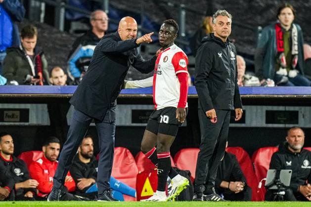 UEFA Champions League: Feyenoord v Celtic Rotterdam - Feyenoord coach Arne Slot, Yankuba Minteh of Feyenoord during the 1st leg of the UEFA Champions League between Feyenoord v Celtic at Stadion Feijenoord De Kuip on 19 September 2023 in Rotterdam, The Netherlands. Copyright: xYannickxVerhoevenx
