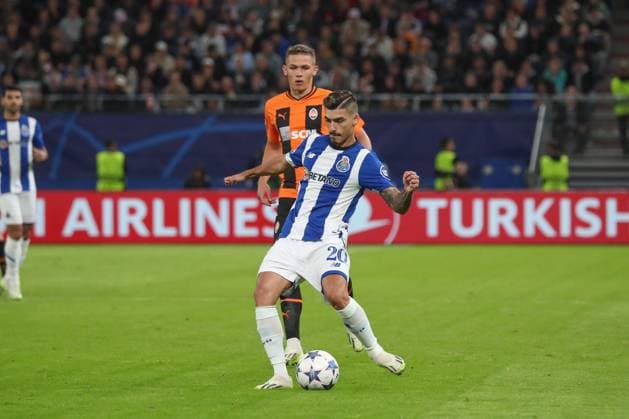 19.09.2023, xgox, Fussball UEFA Champions League, Schachtar Donezk - FC Porto emspor, v.l. Andre Franco (Porto, 20) am Ball, plays the ball (DFL DFB REGULATIONS PROHIBIT ANY USE OF PHOTOGRAPHS as IMAGE SEQUENCES and or QUASI-VIDEO) Hamburg