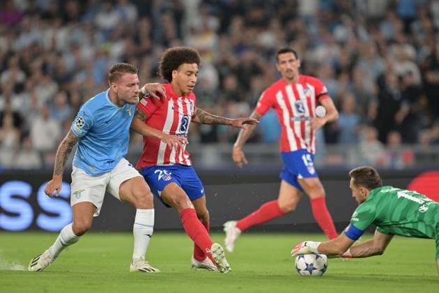 Foto Alfredo Falcone LaPresse 19 Settembre 2023 - Roma, Italia - calcio - Lazio vs Atletico Madrid - Champions League 20223 2024 - Fase a gironi Gruppo E - Stadio Olimpico. Nella foto: Ciro Immobile (SS Lazio), Axel Witsel (Atletico Madrid) Foto Alfredo Falcone LaPresse SEPTEMBER 19, 2023 Rome, Italy - sport, soccer - Lazio vs Club Atl& xe9;tico de Madrid - Champions League 20223 2024 - Group Stage Group E - Olimpic Stadium. In the pic: Ciro Immobile (SS Lazio), Axel Witsel (Atletico Madrid)  Copyright: xAlfredoxFalcone LaPressex