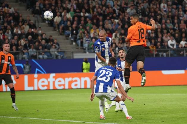 Sport Bilder des Tages Hamburg, Deutschland 19. September 2023: Champions League - 2023 2024 - Shakhtar Donezk vs. FC Porto Im Bild: Kevin Kelsy (Donezk, 18) erzielt Tor zum 1:1 Volksparkstadion Hamburg Copyright: xFotostandx xTaegerx