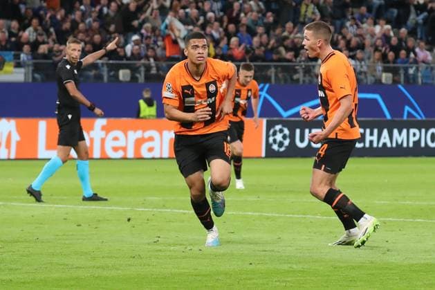 19.09.2023, xgox, Fussball UEFA Champions League, Schachtar Donezk - FC Porto emspor, v.l. Kevin Kelsy (Donezk, 18) Jubel, Torjubel, jubelt ueber das Tor, celebrate the goal, celebration (DFL DFB REGULATIONS PROHIBIT ANY USE OF PHOTOGRAPHS as IMAGE SEQUENCES and or QUASI-VIDEO) Hamburg