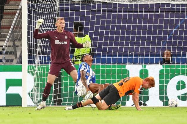 Hamburg, Deutschland 19. September 2023: Champions League - 2023 2024 - Shakhtar Donezk vs. FC Porto Im Bild: Galeno (Porto, 13) erzielt Tor zum 1:2 Volksparkstadion Hamburg Copyright: xFotostandx xTaegerx
