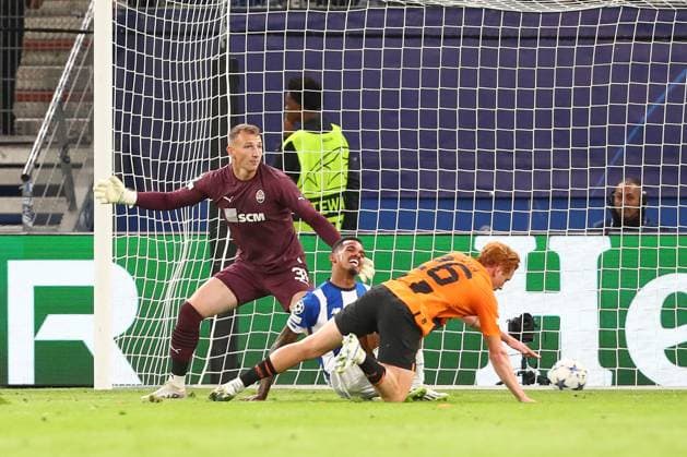 Hamburg, Deutschland 19. September 2023: Champions League - 2023 2024 - Shakhtar Donezk vs. FC Porto Im Bild: Galeno (Porto, 13) erzielt Tor zum 1:2 Volksparkstadion Hamburg Copyright: xFotostandx xTaegerx
