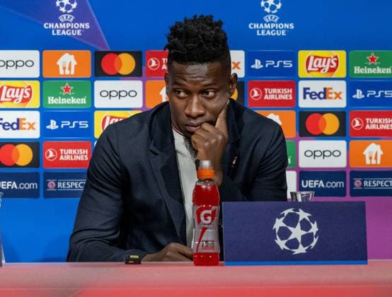 Andre Onana (Torwart Goalkeeper, Manchester United, ManU FC, 24) wirkt gelangweilt. GER, Pressekonferenz vor dem Spiel FC Bayern Muenchen vs. Manchester United FC, Fussball, Championsleague, Spielzeit 2023 2024, 19.09.2023. (DFL DFB REGULATIONS PROHIBIT ANY USE OF PHOTOGRAPHS as IMAGE SEQUENCES and or QUASI-VIDEO). GER, Pressekonferenz vor dem Spiel FC Bayern Muenchen vs. Manchester United FC, Fussball, Championsleague, Spielzeit 2023 2024, 19.09.2023. Muenchen Copyright: xEibner-Pressefoto HeikexFeinerx EP_HFR