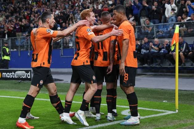 19.09.2023, xgox, Fussball UEFA Champions League, Schachtar Donezk - FC Porto emspor, v.l. Jubel nach dem 1:1 durch Kevin Kelsy (Donezk, 18) (DFL DFB REGULATIONS PROHIBIT ANY USE OF PHOTOGRAPHS as IMAGE SEQUENCES and or QUASI-VIDEO) Hamburg