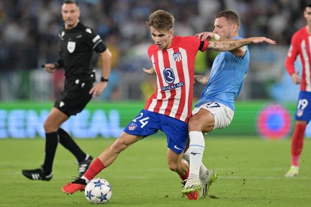 Foto Alfredo Falcone LaPresse 19 Settembre 2023 - Roma, Italia - calcio - Lazio vs Atletico Madrid - Champions League 20223 2024 - Fase a gironi Gruppo E - Stadio Olimpico. Nella foto: Pablo Barrios (Atletico Madrid), Ciro Immobile (SS Lazio) Foto Alfredo Falcone LaPresse SEPTEMBER 19, 2023 Rome, Italy - sport, soccer - Lazio vs Club Atl& xe9;tico de Madrid - Champions League 20223 2024 - Group Stage Group E - Olimpic Stadium. In the pic: Pablo Barrios (Atletico Madrid), Ciro Immobile (SS Lazio)  Copyright: xAlfredoxFalcone LaPressex