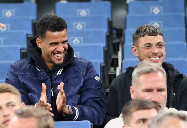 Robert Glatzel vom HSV ist unter den Zuschauern Fussball, UEFA Champions League, Gruppenphase, Saison 2023-2024, Herren, UCL, Men, Volksparkstadion, FC Shakhtar Schachtar Donezk (UKR) gegen FC Porto (PRT)