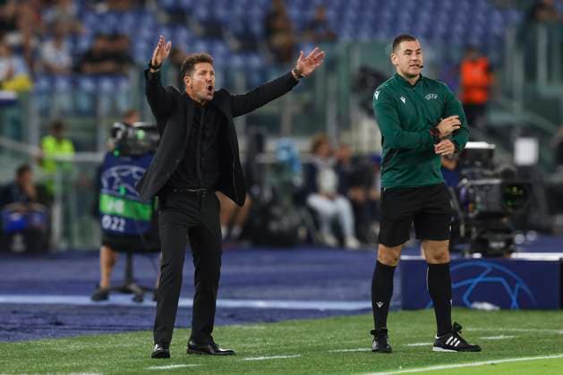 UEFA Champions League SS Lazio vs Atletico Madrid Atletico Madrid s Argentinian coach Diego Simeone gesticulate during the UEFA Champions League match SS Lazio vs Atletico Madrid at Olimpico Stadium on September 19, 2023, in Rome. ABPH3124_1 Copyright: xAntonioxBalascox