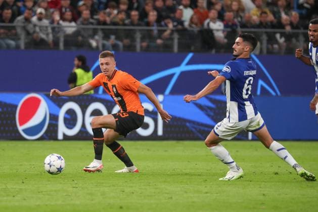 19.09.2023, xgox, Fussball UEFA Champions League, Schachtar Donezk - FC Porto emspor, v.l. Yegor Nazaryna (Donezk, 29), Stephen Eustaquio (Porto, 6) Zweikampf, Duell, Kampf, tackle (DFL DFB REGULATIONS PROHIBIT ANY USE OF PHOTOGRAPHS as IMAGE SEQUENCES and or QUASI-VIDEO) Hamburg