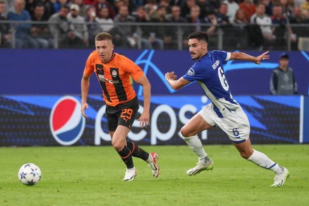 19.09.2023, xgox, Fussball UEFA Champions League, Schachtar Donezk - FC Porto emspor, v.l. Yegor Nazaryna (Donezk, 29), Stephen Eustaquio (Porto, 6) Zweikampf, Duell, Kampf, tackle (DFL DFB REGULATIONS PROHIBIT ANY USE OF PHOTOGRAPHS as IMAGE SEQUENCES and or QUASI-VIDEO) Hamburg
