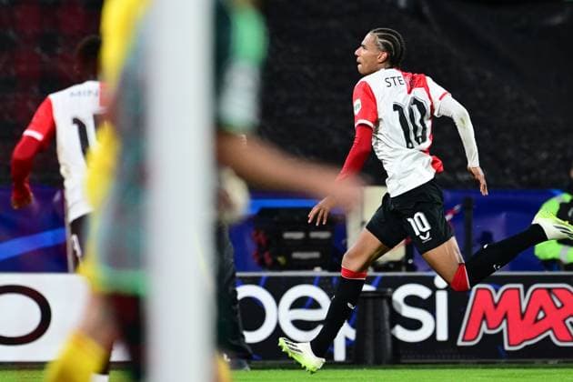 ROTTERDAM - Calvin Stengs of Feyenoord celebrates the 1-0 during the UEFA Champions League match between Feyenoord and Celtic FC at Feyenoord Stadium de Kuip on September 19, 2023 in Rotterdam, Netherlands. ANP OLAF KRAAK Group E - UEFA Champions League 2023 2024 xVIxANPxSportx xxANPxIVx 478719491 originalFilename: 478719491.jpg