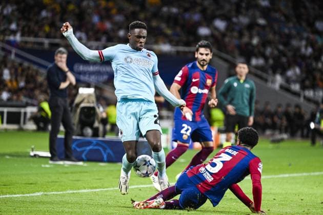 Antwerp s Mandela Keita and Barcelona s Alejandro Balde pictured in action during a soccer game between Spanish FC Barcelona, Barca and Belgian Royal Antwerp FC, on Tuesday 19 September 2023 in Barcelona, Spain, on day 1 of the Champions League group stage, in group H. TOM GOYVAERTS TomxGoyvaerts  x74456377x