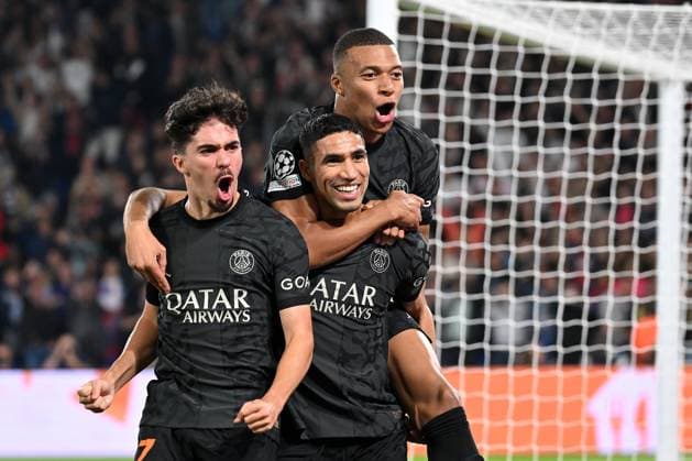 Paris, Parc des Princes, 19.09.23, GER, Herren, UEFA Champions League, Saison 2023-2024, Paris Saint Germain - Borussia Dortmund Bild: Achraf HAKIMI (Paris) jubelt nach seinem Tor zum 2:0 mit Kylian MBAPPE (Paris) Only for editorial use! UEFA regulations prohibit any use of photographs as image sequences and or quasi-video. Frankreich