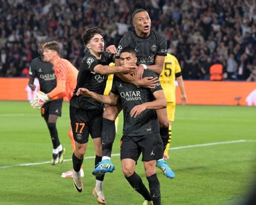 PARIS - (l-r) Vitinha of Paris Saint-Germain, Achraf Hakimi of Paris Saint-Germain and Kylian Mbappe of Paris Saint-Germain celebrate the goal of Achraf Hakimi of Paris Saint-Germain during the UEFA Champions League match between Paris Saint Germain and Borussia Dortmund at the Parc des Princes on September 19, 2023 in Paris, France. ANP Hollandse Hoogte Group F - UEFA Champions League 2023 2024 xVIxANPxSportx xGerritxvanxKeulenxIVx 478721503 originalFilename: 478721503.jpg
