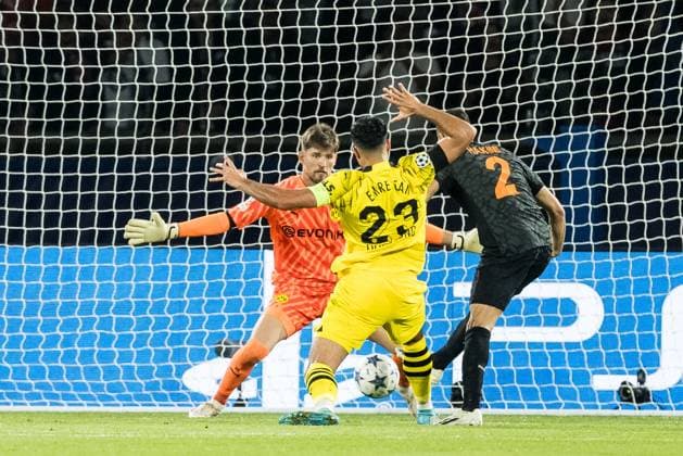UEFA Champions League: FC Paris Saint-Germain - Borussia Dortmund; 19.09.2023 Achraf Hakimi (FC Paris Saint-Germain, 2) trifft zum 2:0 - Gregor Kobel (Borussia Dortmund, 1) kann nicht stoppen UEFA Champions League: FC Paris Saint-Germain - Borussia Dortmund, Paris, Parc des Princes am 19.09.2023 Copyright: xBEAUTIFULxSPORTS Wunderlx