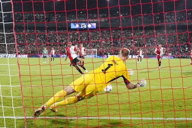 ROTTERDAM, 19Ã09-2023, Stadium Feijenoord De Kuip , Champions League , season 2023 2024, Feyenoord - Celtic , Celtic goalkeeper Joe Hart stops a penalty from Feyenoord player Igor Paixao Feyenoord - Celtic  x22412502x Copyright: