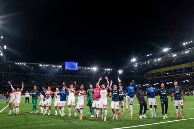 Bern, Switzerland, 19th September 2023: Players of RB Leipzig celebrate their victory and thank their fans during the UEFA Champions League Final football match between Young Boys and RB Leipzig at Wankdorf Stadium in Bern, Switzerland. (Daniela Porcelli SPP) Copyright: xDanielaxPorcellix xSPPx spp-en-DaPoSp-20230919-DP309779