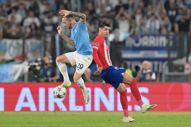 Foto Alfredo Falcone LaPresse 19 Settembre 2023 - Roma, Italia - calcio - Lazio vs Atletico Madrid - Champions League 20223 2024 - Fase a gironi Gruppo E - Stadio Olimpico. Nella foto: Alvaro Morata (Atletico Madrid), Manuel Lazzari (SS Lazio) Foto Alfredo Falcone LaPresse SEPTEMBER 19, 2023 Rome, Italy - sport, soccer - Lazio vs Club Atl& xe9;tico de Madrid - Champions League 20223 2024 - Group Stage Group E - Olimpic Stadium. In the pic: Alvaro Morata (Atletico Madrid), Manuel Lazzari (SS Lazio)  Copyright: xAlfredoxFalcone LaPressex