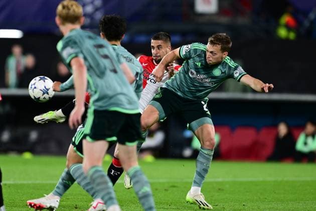 ROTTERDAM - (l-r) Luka Ivanusec of Feyenoord, Alistair Johnston of Celtic during the UEFA Champions League match between Feyenoord and Celtic FC at Feyenoord Stadion de Kuip on September 19, 2023 in Rotterdam, Netherlands. ANP OLAF KRAAK Group E - UEFA Champions League 2023 2024 xVIxANPxSportx xxANPxIVx 478722453 originalFilename: 478722453.jpg