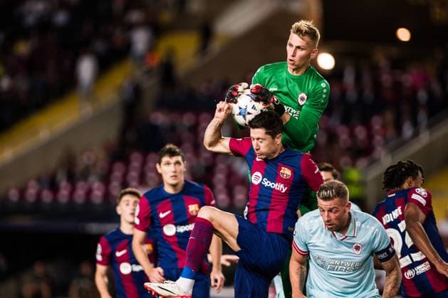 September 19, 2023, Barcelona, Barcelona, Spain: Robert Lewandowski of FC Barcelona, Barca and Jean Butez of Royal Antwerp during the UEFA Champions League Group H match played between FC Barcelona and Royal Antwerp FC at Estadi Olimpic Lluis Companys on September 19, 2023 in Barcelona, Spain. Barcelona Spain - ZUMAa181 20230919_zaa_a181_075 Copyright: xJavierxBorregox