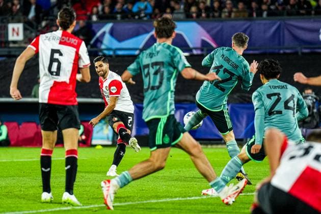 UEFA Champions League: Feyenoord v Celtic Rotterdam - Alireza Jahanbakhsh of Feyenoord scores the 2-0 during the 1st leg of the UEFA Champions League between Feyenoord v Celtic at Stadion Feijenoord De Kuip on 19 September 2023 in Rotterdam, The Netherlands. Copyright: xYannickxVerhoevenx