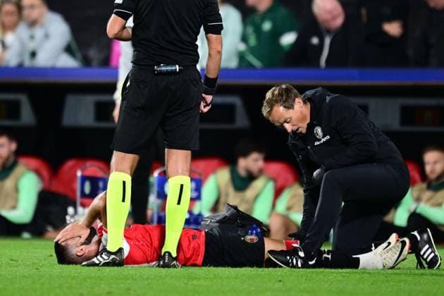 ROTTERDAM - Luka Ivanusec of Feyenoord is injured in a duel with Tomoki Iwata of Celtic during the UEFA Champions League match between Feyenoord and Celtic FC at Feyenoord Stadium de Kuip on September 19, 2023 in Rotterdam, Netherlands. ANP OLAF KRAAK Group E - UEFA Champions League 2023 2024 xVIxANPxSportx xxANPxIVx 478727669 originalFilename: 478727669.jpg