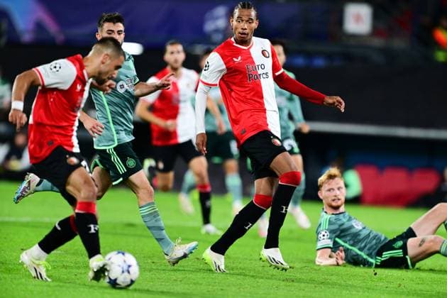 ROTTERDAM - Calvin Stengs of Feyenoord duels with Tomoki Iwata of Celtic during the UEFA Champions League match between Feyenoord and Celtic FC at Feyenoord Stadium de Kuip on September 19, 2023 in Rotterdam, Netherlands. ANP OLAF KRAAK Group E - UEFA Champions League 2023 2024 xVIxANPxSportx xxANPxIVx 478727998 originalFilename: 478727998.jpg
