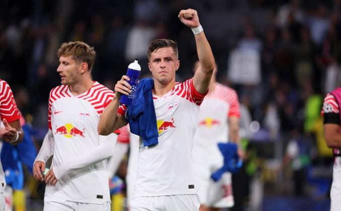 Bern - RB Leipzig Champions League Bern, 19.09.2023, Wankdorf Stadion, Fussball , UEFA Champions League, Gruppe G , 1.Spieltag, Young Boys Bern vs. RB Leipzig 1:3 (1:1) , Im Bild: Leipzig jubelt nach dem Spiel. Christoph Baumgartner (14, RB Leipzig). , Foto nur zur redaktionellen Nutzung bestimmt! . , UEFA regulations prohibit any use of photographs as image sequences and or quasi-video ,