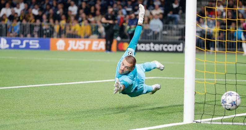Young Boys - RB Leipzig Torwart Anthony Racioppi (Young Boys) 19.09. 2023 Wankdorf Stadion Bern , SCHWEIZ , Herren Fussball UEFA Champions League Gruppenphase BSC Young Boys Bern - RB Leipzig Torwart Anthony Racioppi (Young Boys) machtlos beim 1:2 durch Xaver Schlager (nicht im Bild)