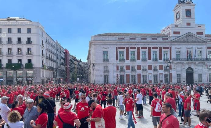 RECORD DATE NOT STATED Union-Fans auf dem Platz Puerta del Sol, Real Madrid vs.Union Berlin, Fussball, Champions League, Gruppenphase, 1. Runde, 20.09.2923, Real Madrid vs.Union Berlin, Fussball, Champions League, Gruppenphase, 1. Runde, 20.09.2923, Madrid Copyright: xJoergxNiebergall Eibner-Pressefox EP_JNL