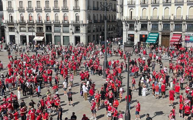 RECORD DATE NOT STATED Union-Fans auf dem Platz Puerta del Sol, Real Madrid vs.Union Berlin, Fussball, Champions League, Gruppenphase, 1. Runde, 20.09.2923, Real Madrid vs.Union Berlin, Fussball, Champions League, Gruppenphase, 1. Runde, 20.09.2923, Madrid Copyright: xJoergxNiebergall Eibner-Pressefox EP_JNL