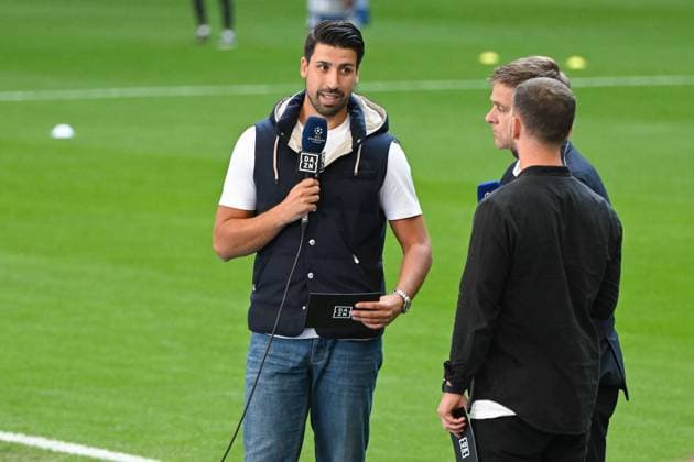 Fussball, Herren, Saison 2023 2024, Champions League (Gruppe C, 1. Spieltag), Real Madrid - 1. FC Union Berlin, v. l. Experte Sami Khedira (DAZN) und Geschaeftsfuehrer Oliver Ruhnert (1. FC Union Berlin) im Interview, gives an interview, 20.09. 2023, Copyright: xMatthiasxKochx