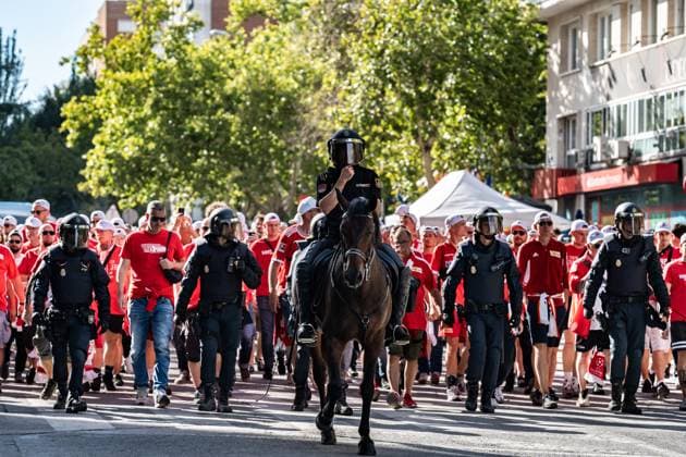 Dozens Of FC Union Berlin Fans Rally - Madrid Police officers in front of dozens of FC Union Berlin fans on Paseo de la Castellana on September 20, 2023 in Madrid, Spain. Around 4,400 German fans are expected to arrive in the capital for the Champions League match between Real Madrid and Union Berlin, which will take place today at 6.45 pm. The Government Delegation has deployed an operation in which about 1,700 agents of the National Police, the Municipal Police, SAMUR-Civil Protection, Firefighters, members of the Red Cross and security guards of the Madrid soccer club will participate to ensure security during the match. Photo by Diego Radames Europa Press ABACAPRESS.COM Madrid Spain  Copyright: xEuropaxPress ABACAx 868493_004 EuropaxPress ABACAx 868493_004